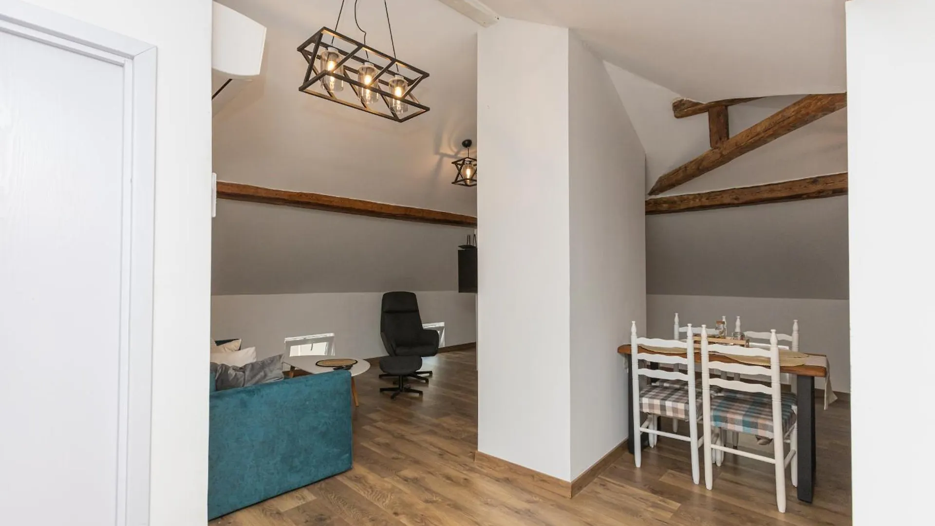 Апартаменты The Central House 3 Бургас