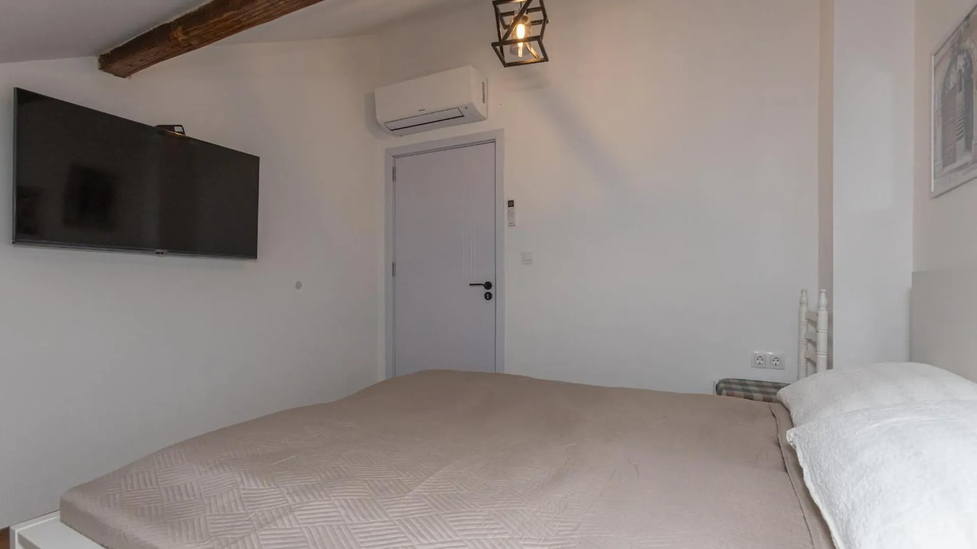 Апартаменты The Central House 3 Бургас