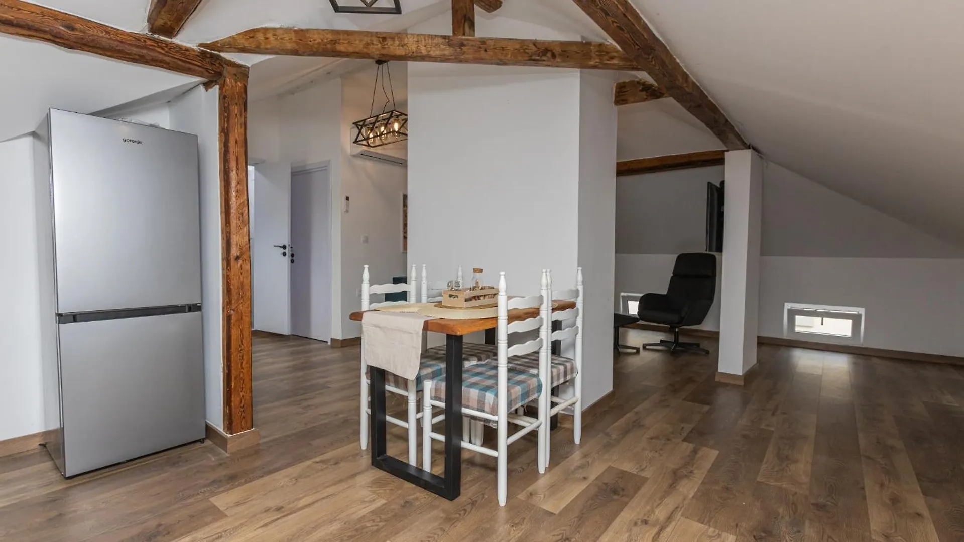 Апартаменты The Central House 3 Бургас Болгария